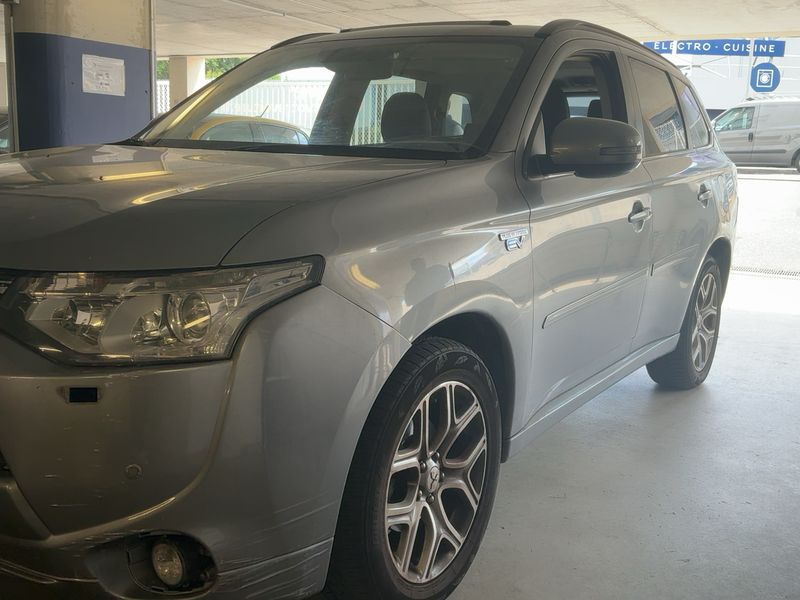 Mitsubishi Outlander 2.0 PHEV PHEV Intense 4WD 2013 – снимка 2