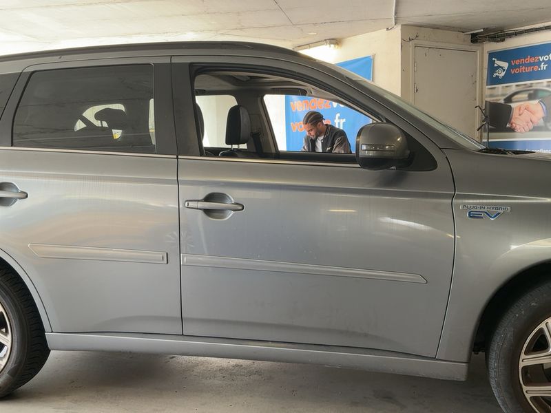 Mitsubishi Outlander 2.0 PHEV PHEV Intense 4WD 2013 – снимка 10