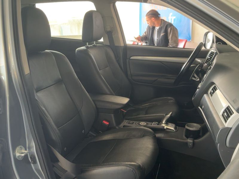 Mitsubishi Outlander 2.0 PHEV PHEV Intense 4WD 2013 – снимка 16