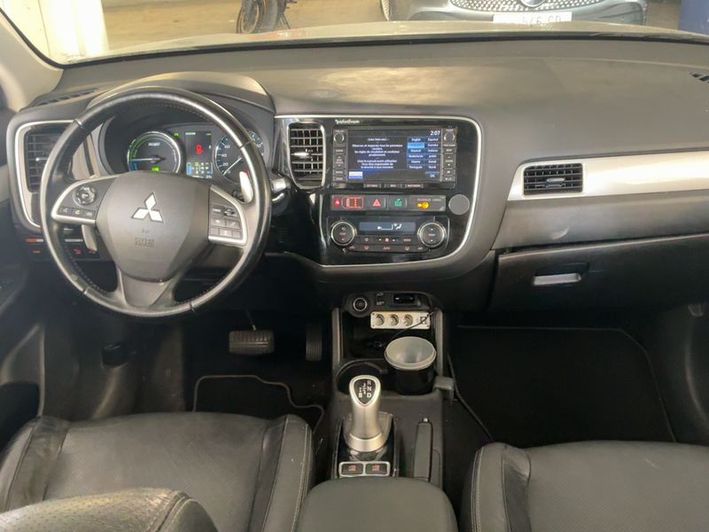 Mitsubishi Outlander 2.0 PHEV PHEV Intense 4WD 2013 – снимка 17