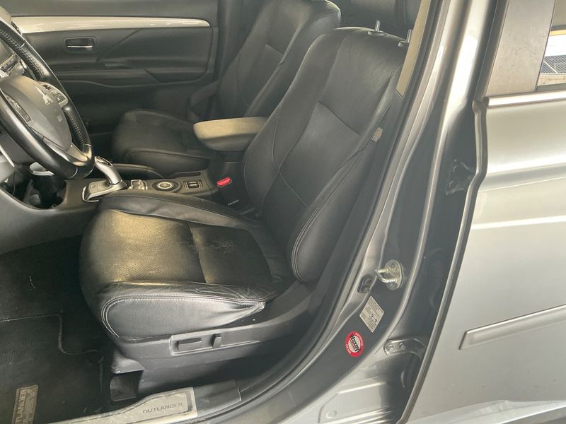 Mitsubishi Outlander 2.0 PHEV PHEV Intense 4WD 2013 – снимка 23