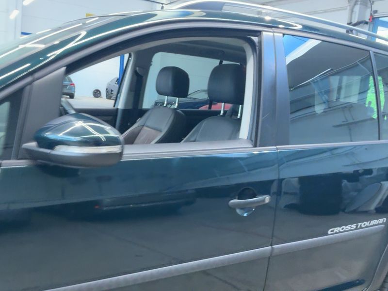 Volkswagen Touran 2.0 TDI CrossTouran 2012 – снимка 4