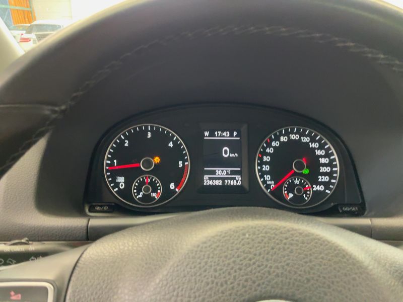 Volkswagen Touran 2.0 TDI CrossTouran 2012 – снимка 18