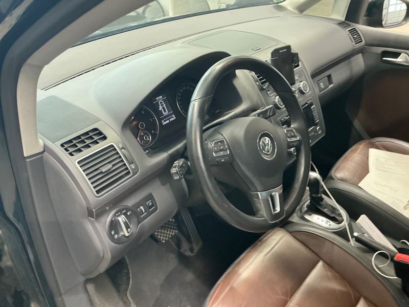 Volkswagen Touran 2.0 TDI CrossTouran 2012 – снимка 28