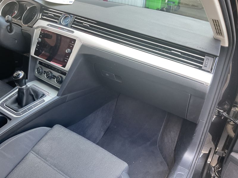 Volkswagen Passat 1.6 TDI Comfortline BlueMotion Tech 2018 – снимка 23