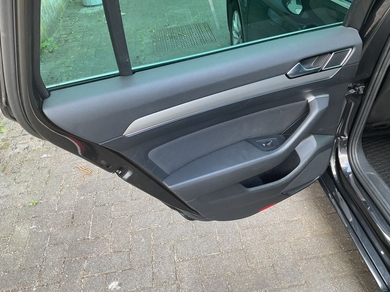 Volkswagen Passat 1.6 TDI Comfortline BlueMotion Tech 2018 – снимка 31