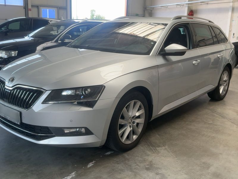 Skoda Superb 2.0 TDI Premium Edition 4x4 2019 – снимка 1