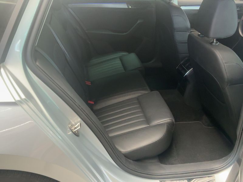 Skoda Superb 2.0 TDI Premium Edition 4x4 2019 – снимка 20