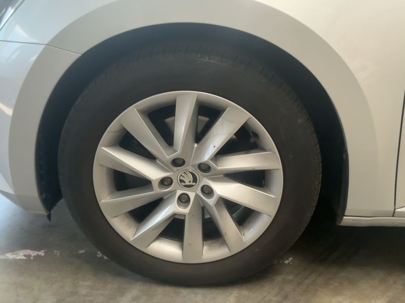 Skoda Superb 2.0 TDI Premium Edition 4x4 2019 – снимка 3