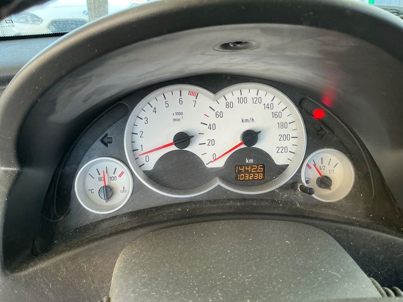 Opel Corsa 1.4 Cosmo 2006 – снимка 4
