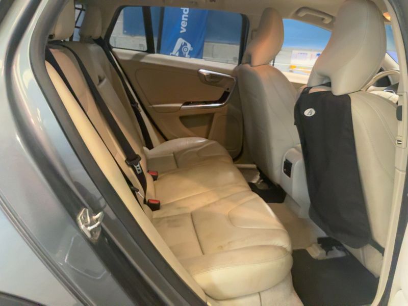 Volvo V60 Cross Country 2.0 D3 Summum 2015 – снимка 19