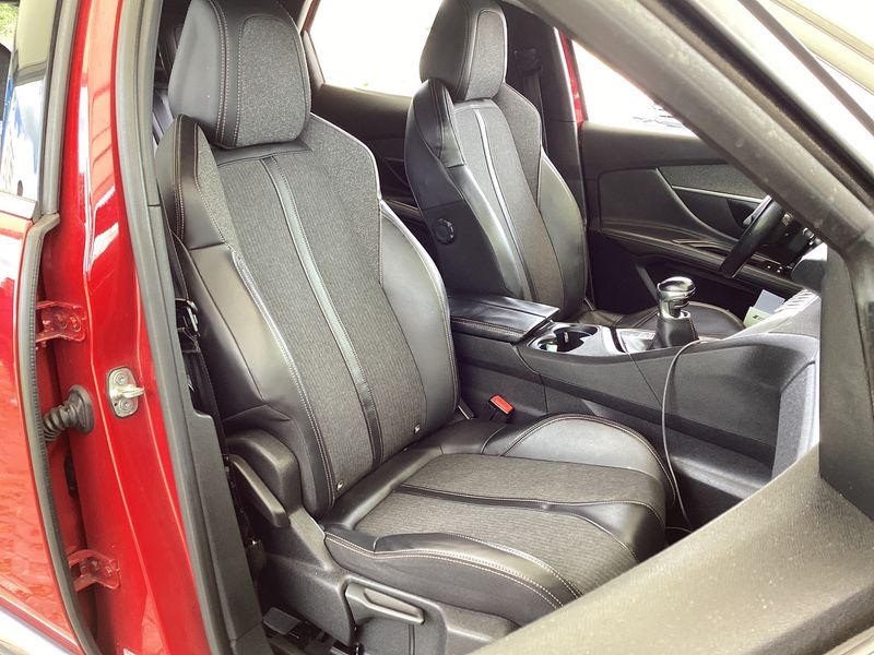 Peugeot 3008 1.6 Blue-HDi GT Line 2017 – снимка 16