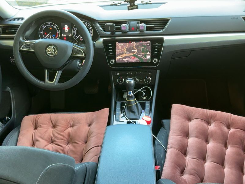 Skoda Superb 2.0 TDI SportLine 2019 – снимка 17