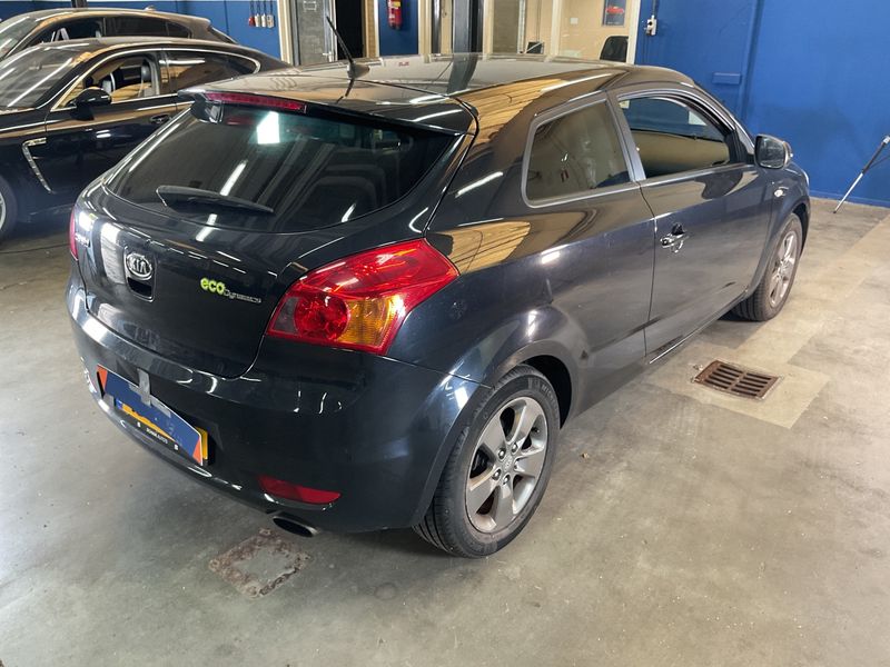 Kia pro_cee'd 1.4 Edition 7 2011 – снимка 2