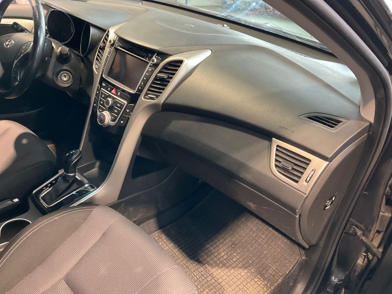 Hyundai i30 1.6 CRDi Trend blue 2017 – снимка 35