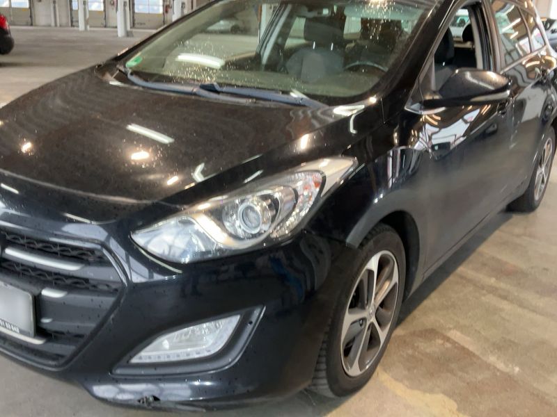 Hyundai i30 1.6 CRDi Trend blue 2017 – снимка 2