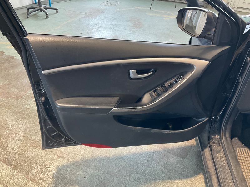 Hyundai i30 1.6 CRDi Trend blue 2017 – снимка 41