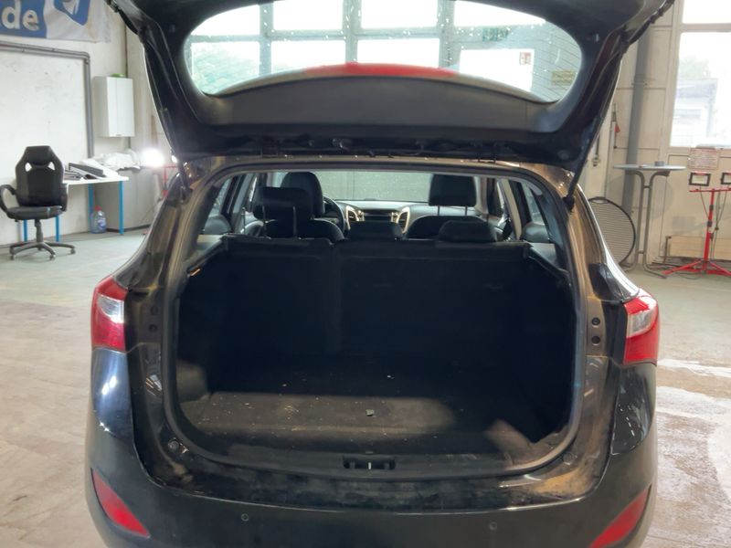 Hyundai i30 1.6 CRDi Trend blue 2017 – снимка 15