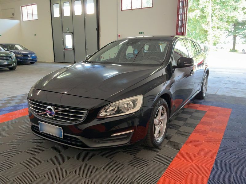 Volvo V60 2.0 D3 Kinetic 2015 – снимка 1