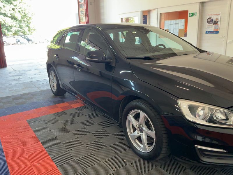 Volvo V60 2.0 D3 Kinetic 2015 – снимка 12