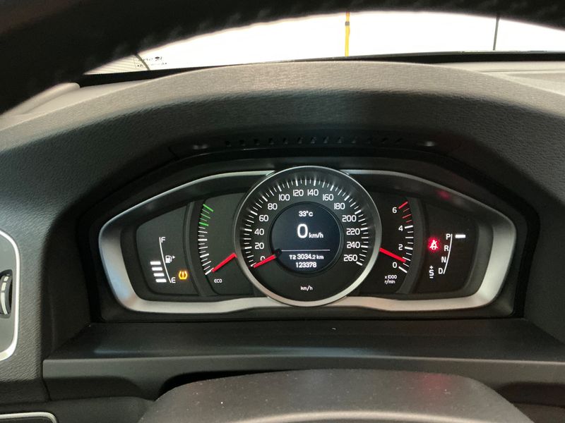 Volvo V60 2.0 D3 Kinetic 2015 – снимка 18