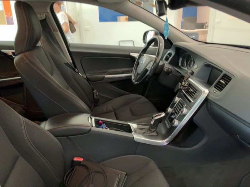 Volvo V60 2.0 D3 Kinetic 2015 – снимка 16
