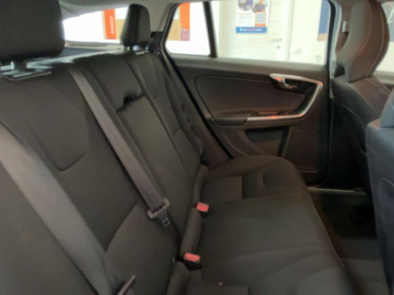 Volvo V60 2.0 D3 Kinetic 2015 – снимка 19