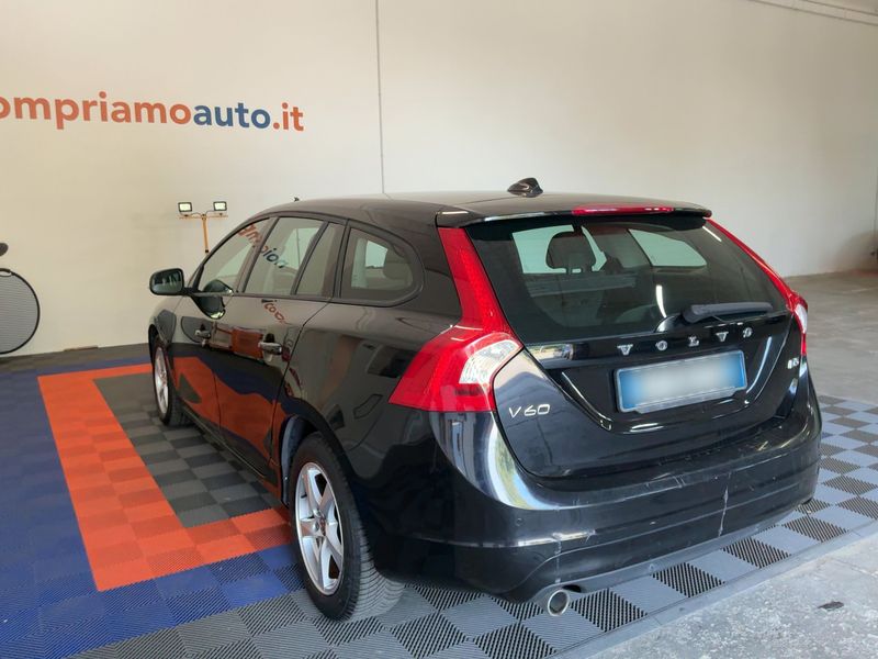 Volvo V60 2.0 D3 Kinetic 2015 – снимка 6