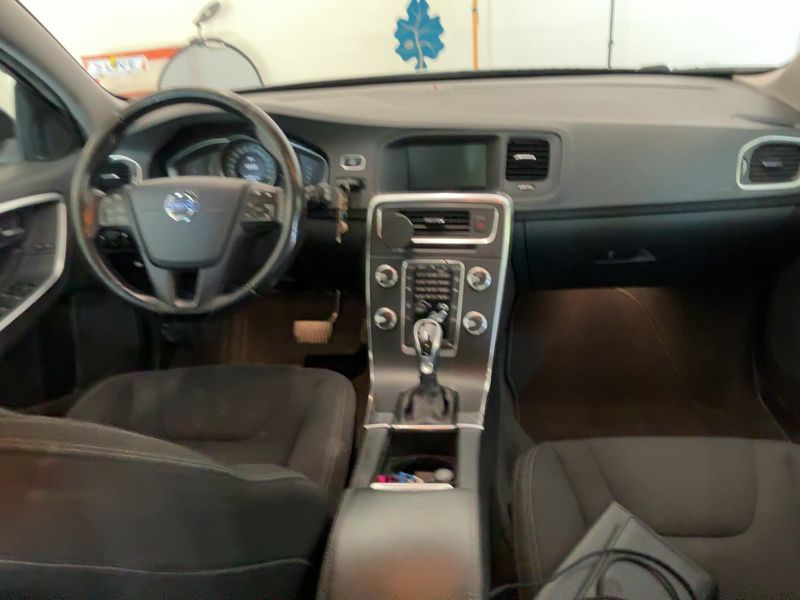 Volvo V60 2.0 D3 Kinetic 2015 – снимка 17