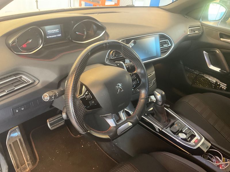 Peugeot 308 1.6 Blue-HDi GT Line 2017 – снимка 23