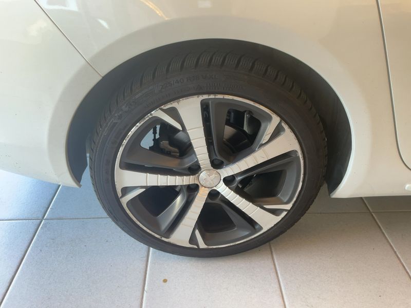 Peugeot 308 1.6 Blue-HDi GT Line 2017 – снимка 9