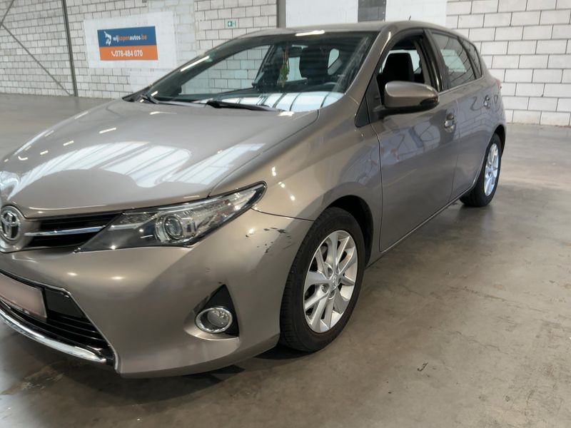 Toyota Auris 1.3 Active 2014 – снимка 2