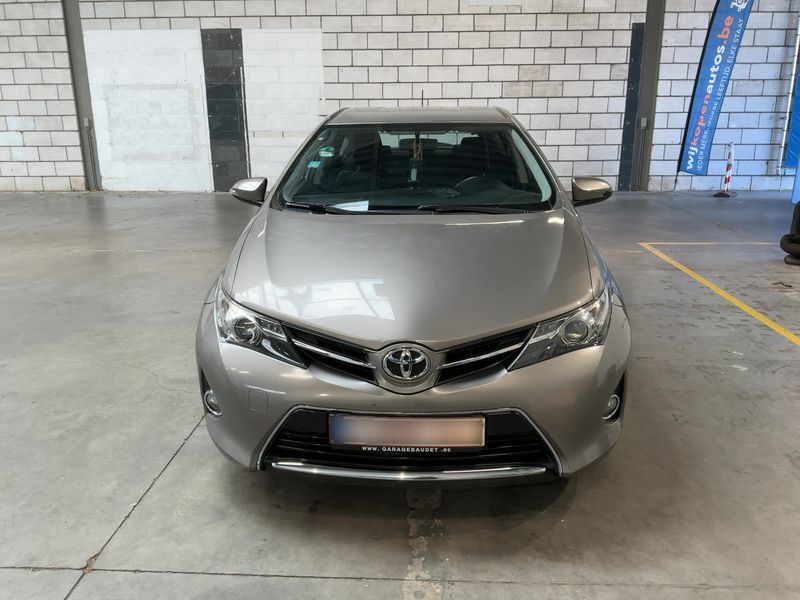 Toyota Auris 1.3 Active 2014 – снимка 14