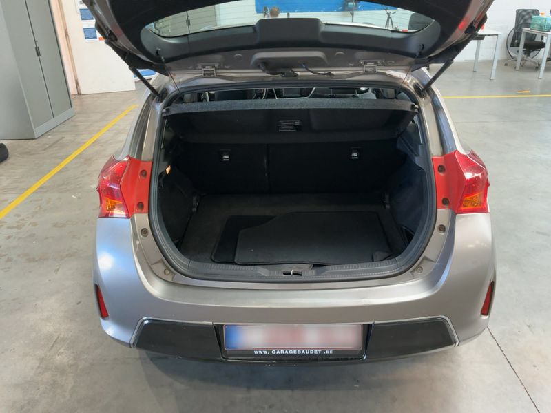 Toyota Auris 1.3 Active 2014 – снимка 15