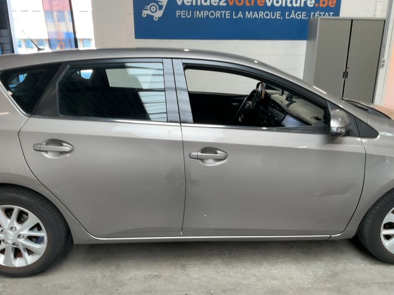 Toyota Auris 1.3 Active 2014 – снимка 10