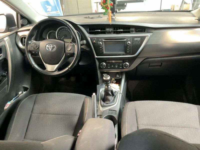 Toyota Auris 1.3 Active 2014 – снимка 17
