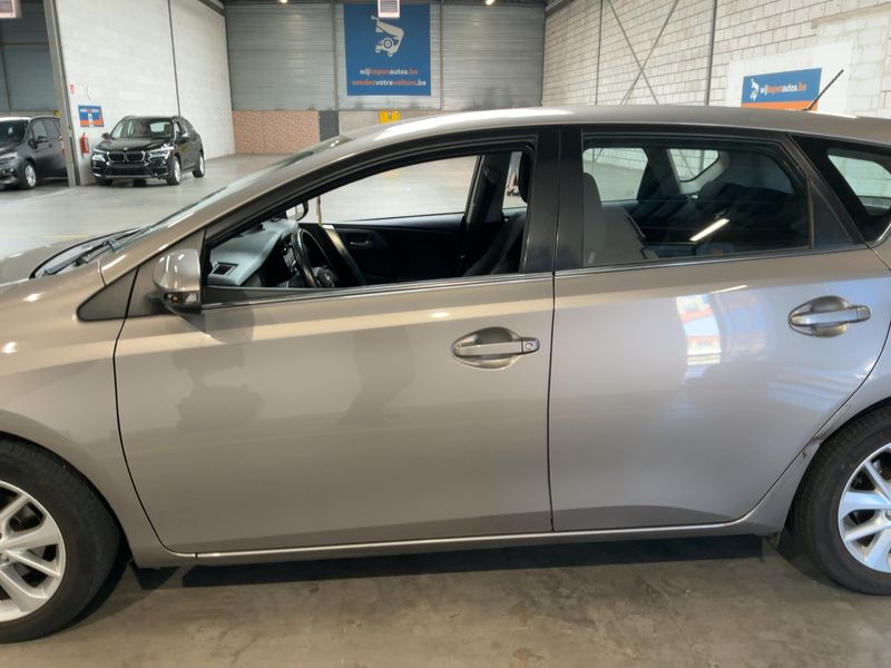 Toyota Auris 1.3 Active 2014 – снимка 4