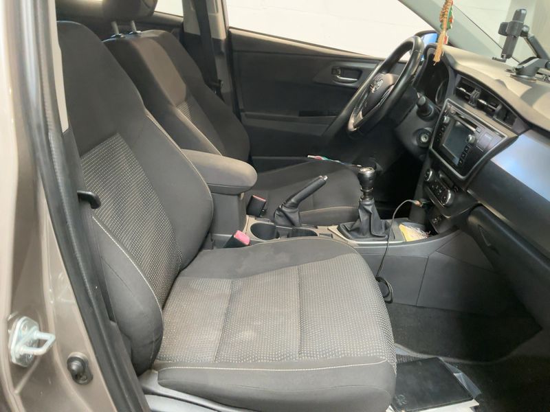Toyota Auris 1.3 Active 2014 – снимка 16