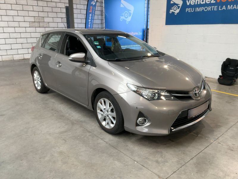 Toyota Auris 1.3 Active 2014 – снимка 12