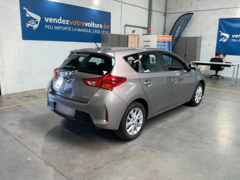 Toyota Auris 1.3 Active 2014 – снимка 8