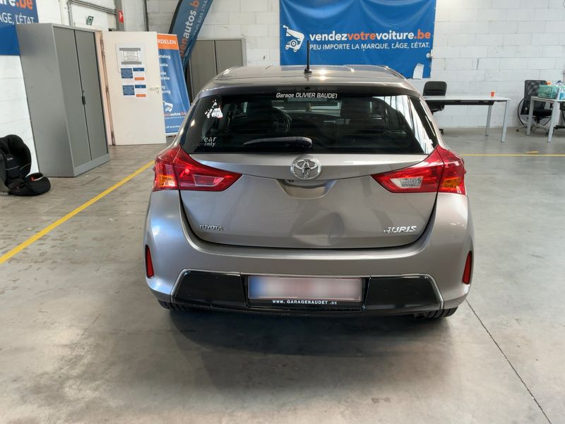 Toyota Auris 1.3 Active 2014 – снимка 7
