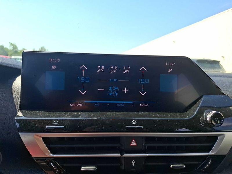 Citroen C4 1.5 Blue-HDi Feel Nav Business R 2022 – снимка 33