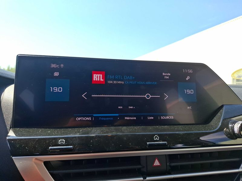 Citroen C4 1.5 Blue-HDi Feel Nav Business R 2022 – снимка 28