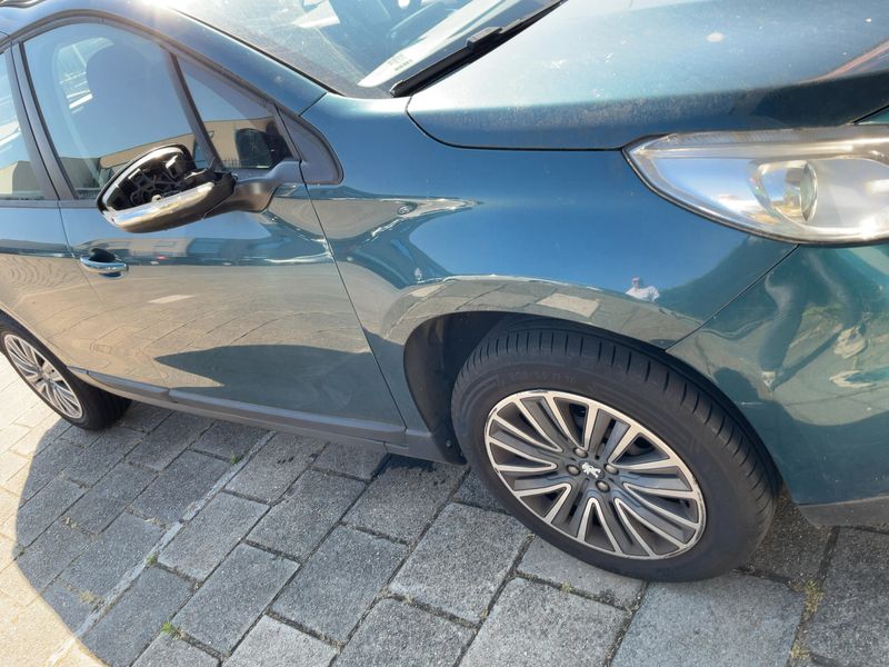 Peugeot 2008 1.2 e-VTi Active 2016 – снимка 12