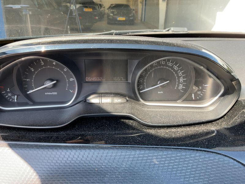 Peugeot 2008 1.2 e-VTi Active 2016 – снимка 18