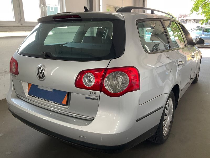 Volkswagen Passat 1.6 TDI Trendline BlueMotion Tech 2010 – снимка 2
