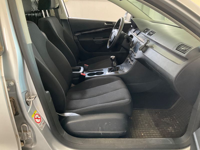 Volkswagen Passat 1.6 TDI Trendline BlueMotion Tech 2010 – снимка 3