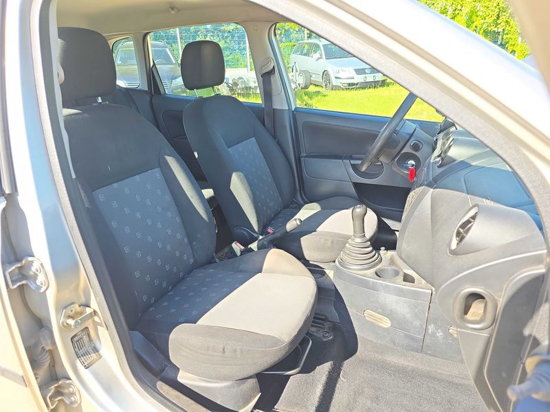 Ford Fiesta 1.3 Viva 2004 – снимка 10