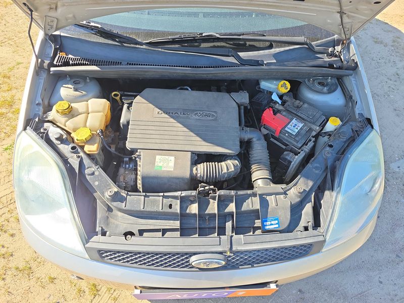 Ford Fiesta 1.3 Viva 2004 – снимка 8