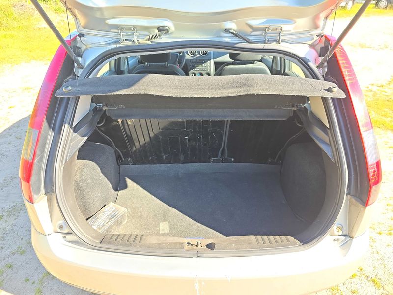 Ford Fiesta 1.3 Viva 2004 – снимка 9
